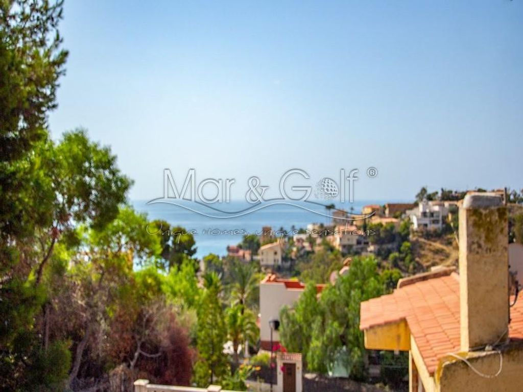 Maison de luxe 4 chambres en vente à Coveta Fuma, el Campello, Alicante