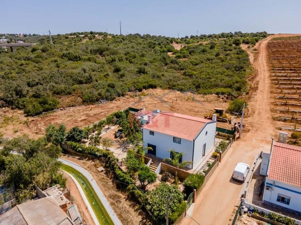 5 room luxury House for sale in Penina, Portimão, Algarve, Distrito de Faro 127869783