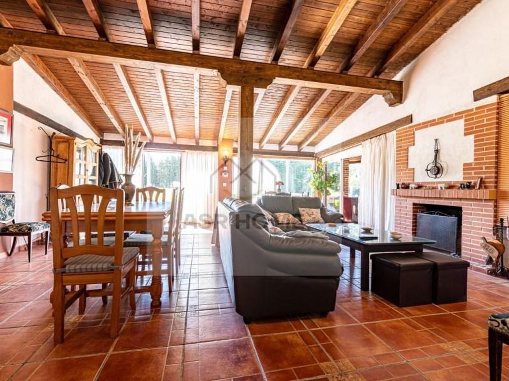 5 room luxury House for sale in BernuySalinero, Ávila, Avila, Castille