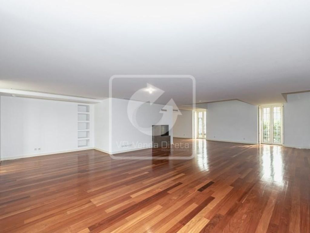 6 room luxury Flat for sale in Pedroucos (Santa Maria de Belem), Lisbon