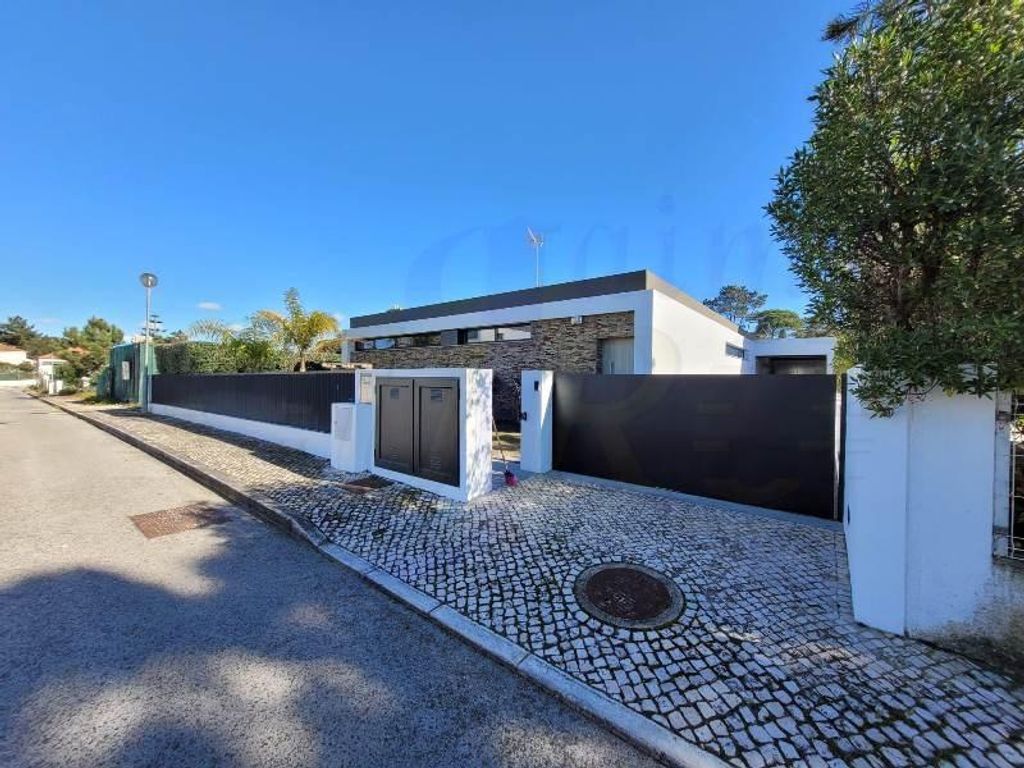 4 bedroom luxury House for sale in Lagoa de Albufeira, Sesimbra