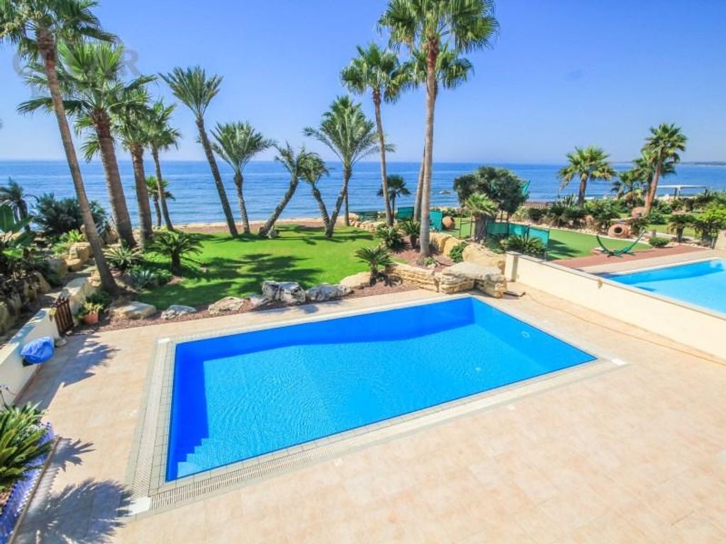 4 room luxury Villa for sale in Kiti, Cyprus 93621665