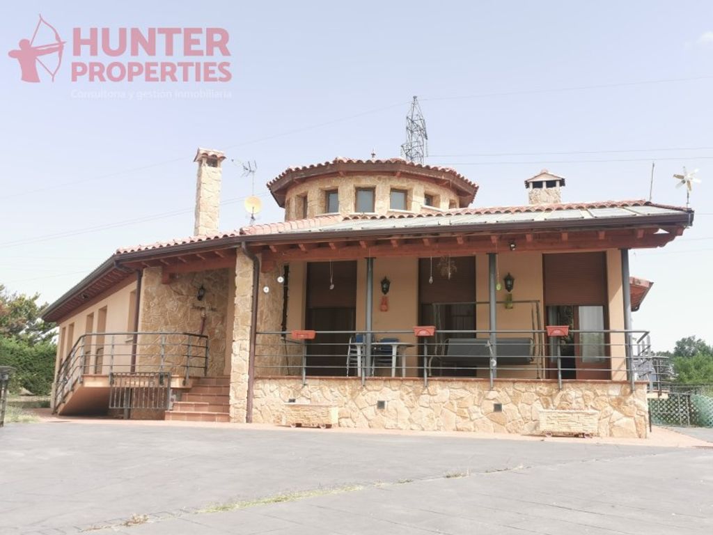 Luxury House for sale in Sinovas, Aranda de Duero, Burgos, Castille and