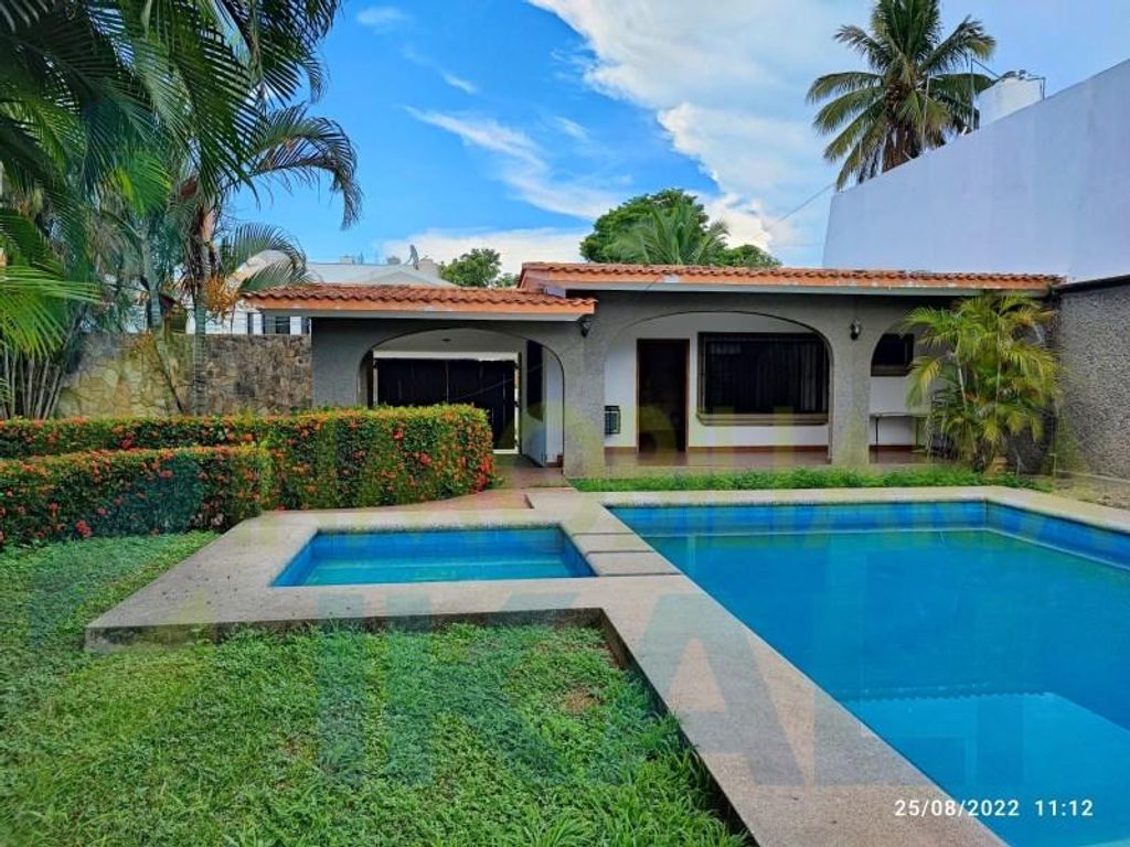 5 room luxury House for sale in Tuxpan, Michoacán 127947082