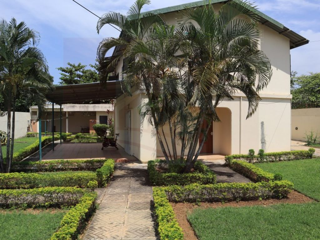 4 room luxury House for sale in Urbanizacao Nova Vida, Talatona, Luanda