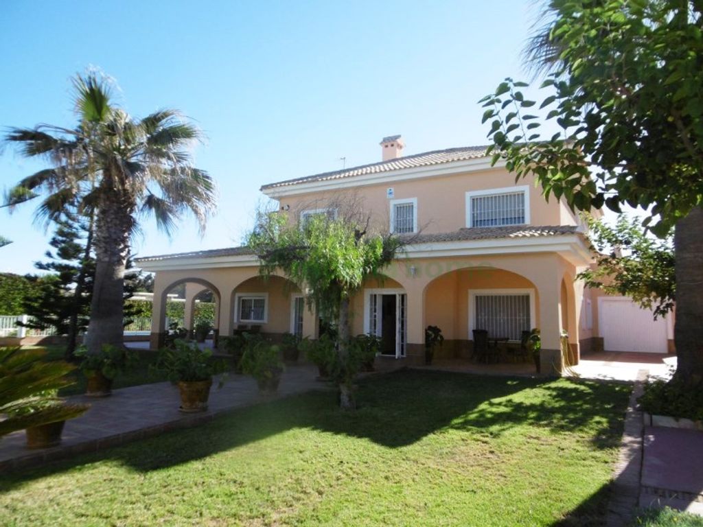 8 room luxury House for sale in La Manga del Mar Menor, Cartagena