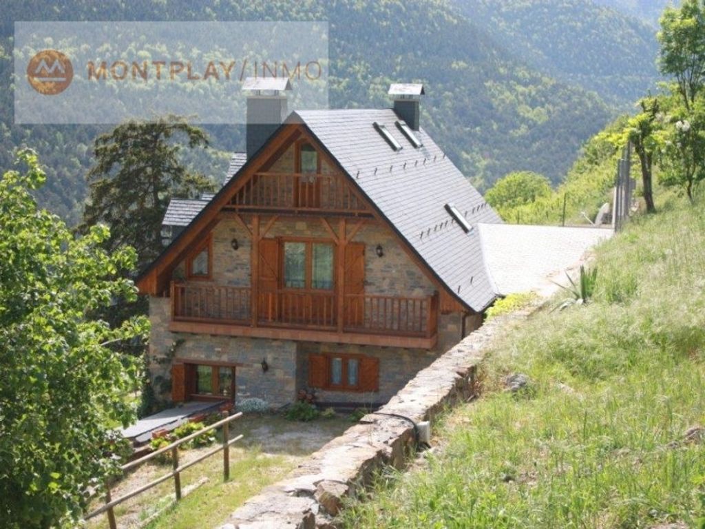 Vivienda de alto standing de 174 m2 en venta Viella Mitg Arán, Cataluña