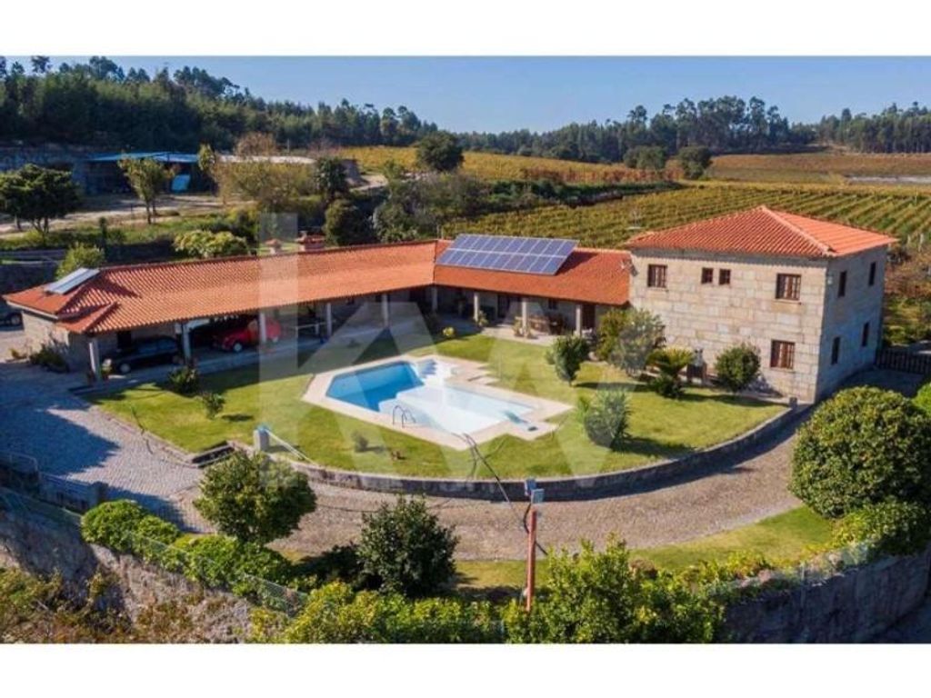 4 room luxury House for sale in Guimarães, Distrito de Braga