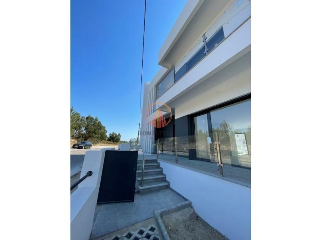 3 room luxury House for sale in Seixal, Distrito de Setúbal 128022072