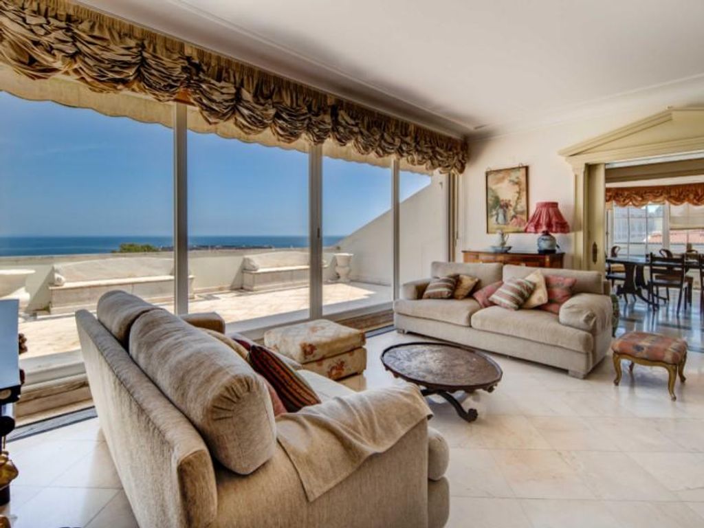 5 room luxury Duplex for sale in Monte Estoril, Cascais e Estoril