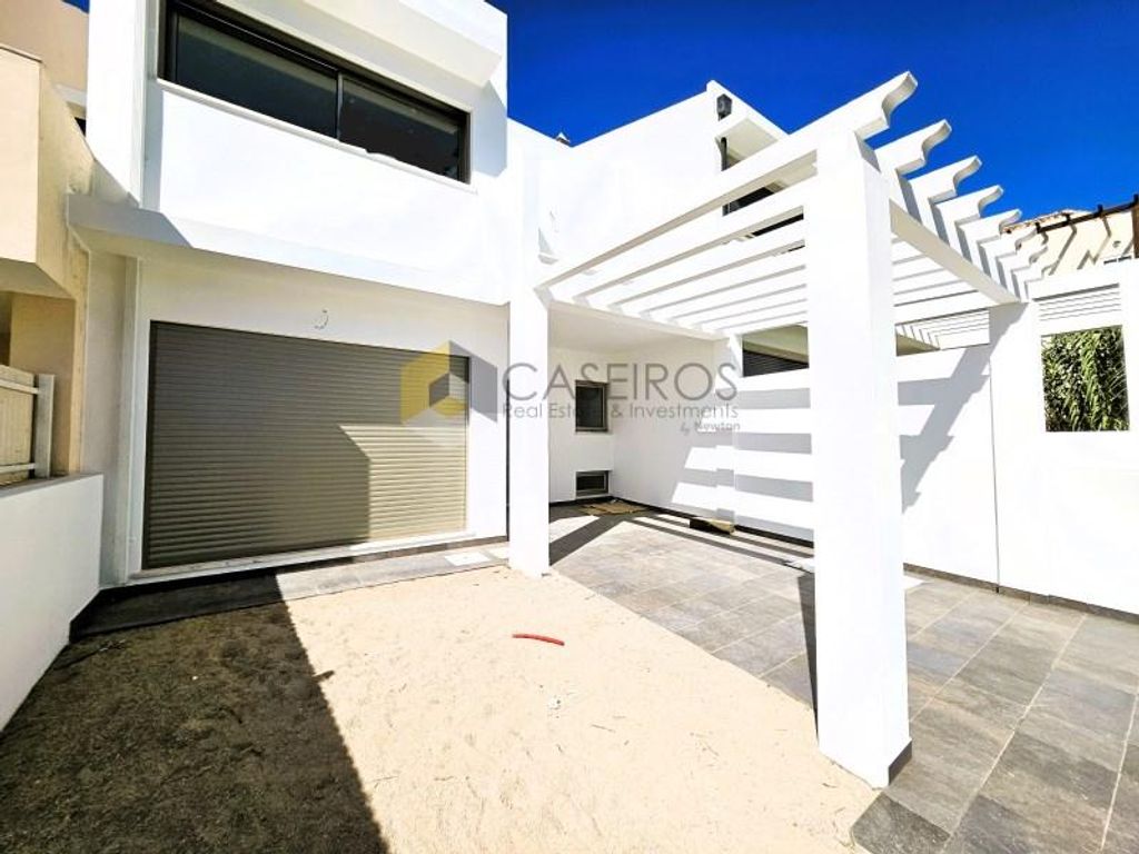 3 bedroom luxury Semidetached House for sale in Gambelas, Faro
