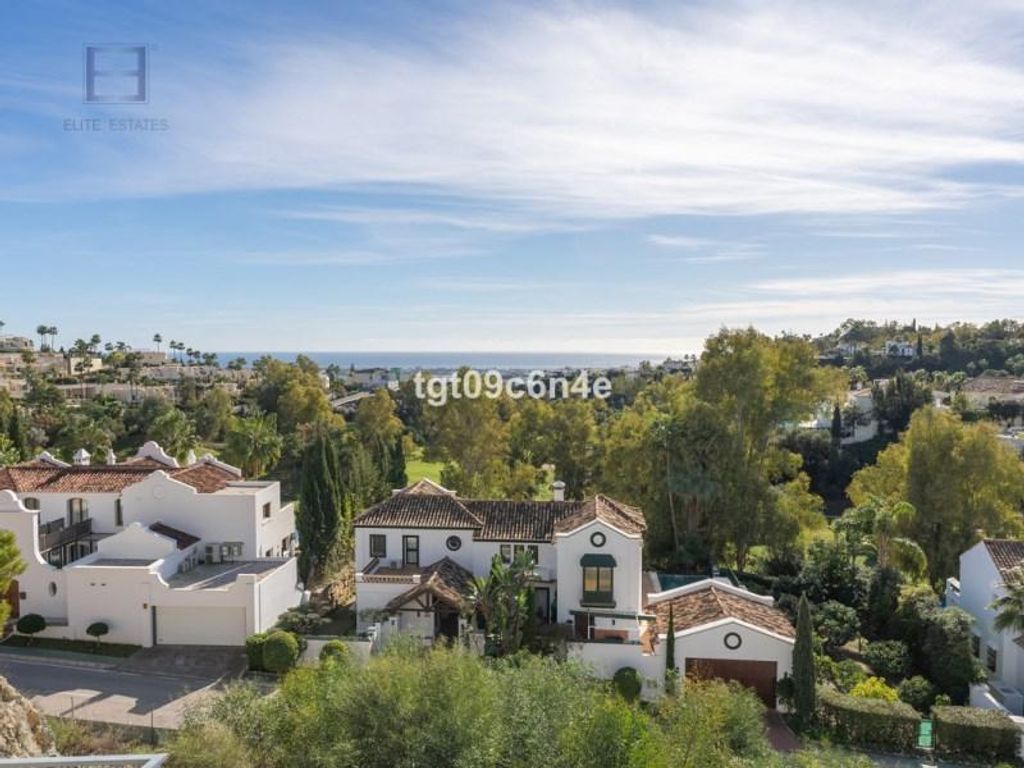 Luxury Apartment for sale in La Quinta, Marbella, Andalusia 128970565