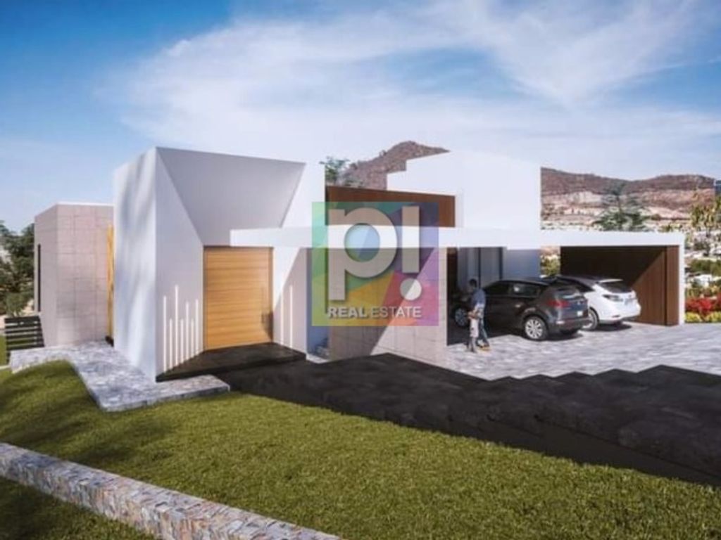 4 room luxury House for sale in Club de Golf Tres Marias, Morelia