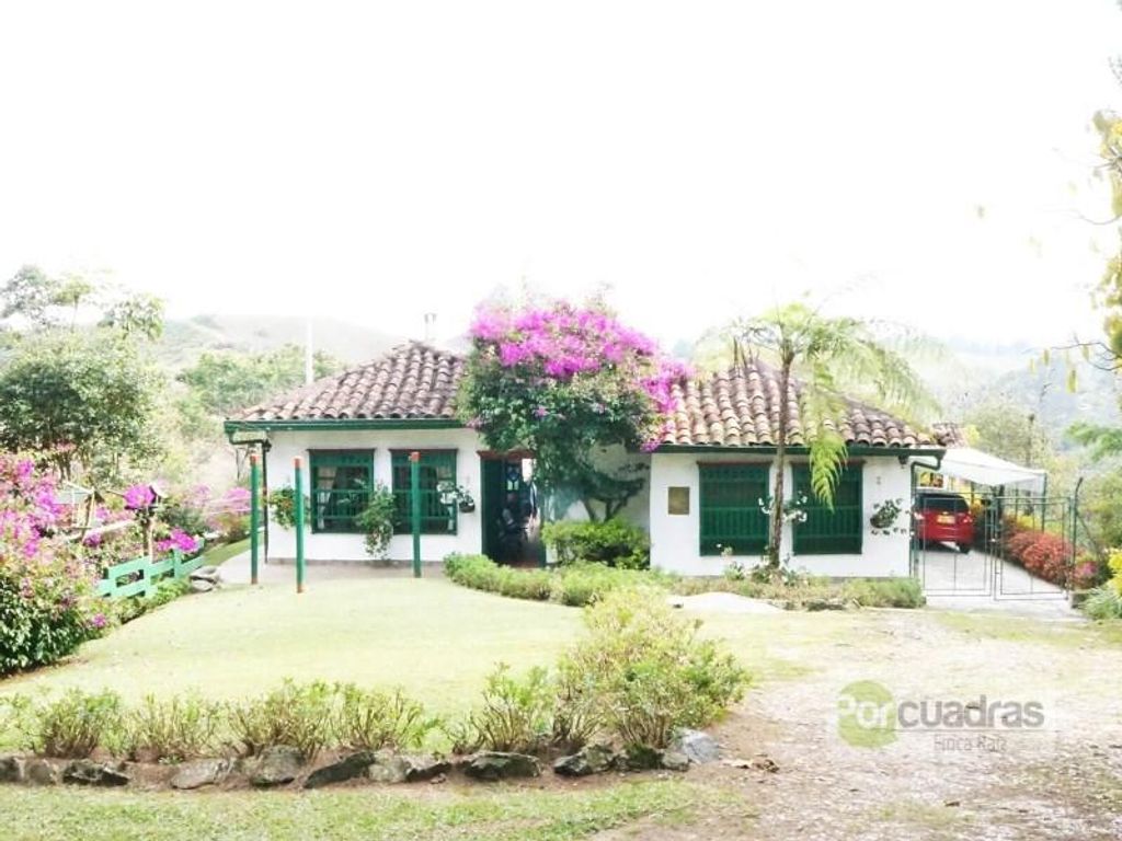 4 bedroom luxury Villa for sale in Via Rionegro El Carmen, Oriente