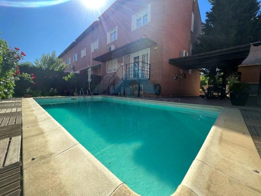 Luxuriöse Doppelhaushälfte, 4 Zimmern, zu verkaufen in Alcalá de