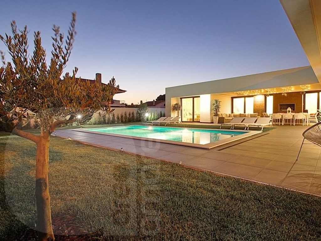 4 room luxury Detached House for sale in Seixal, Portugal 129194535