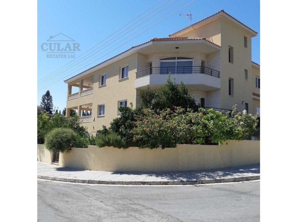 18 room luxury House for sale in Kolossi, Cyprus 60046605