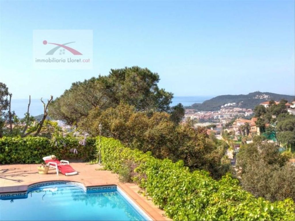8 room luxury House for sale in Lloret de Mar, Catalonia 128119085