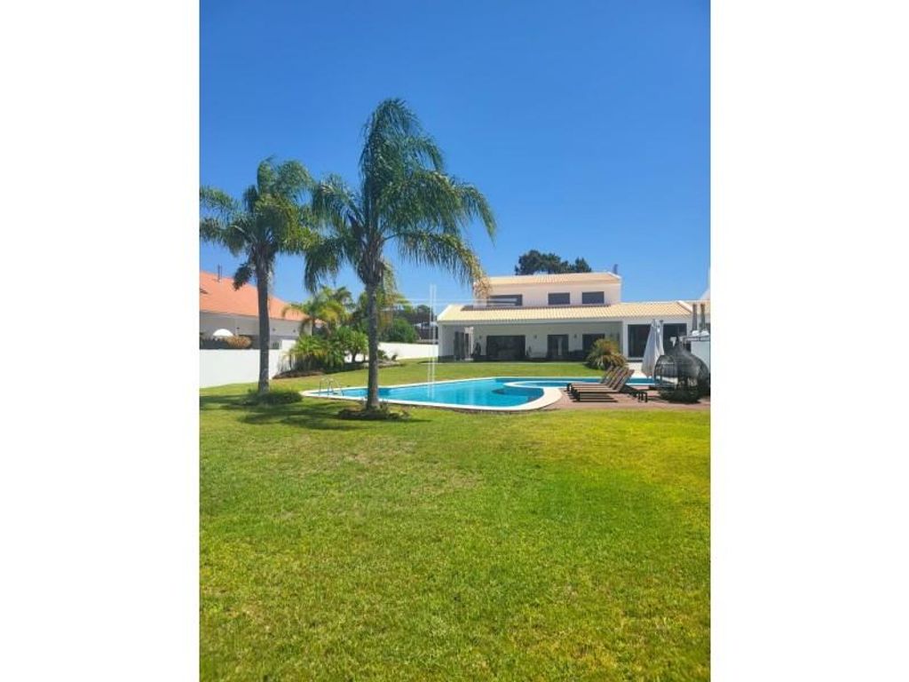4 room luxury Semidetached House for sale in Verdizela, Seixal