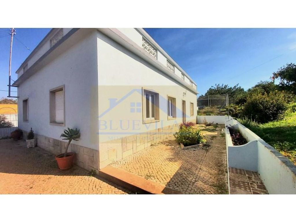 4 room luxury House for sale in Santa Barbara de Nexe, Faro, Distrito