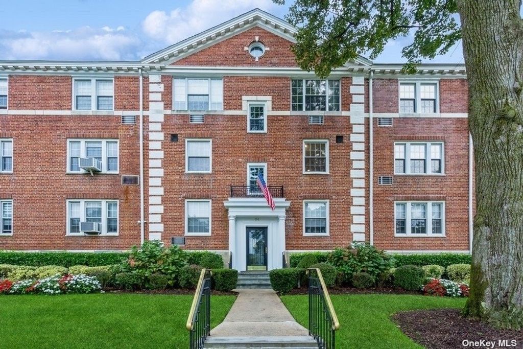 2 bedroom luxury House for sale in Garden City, United States