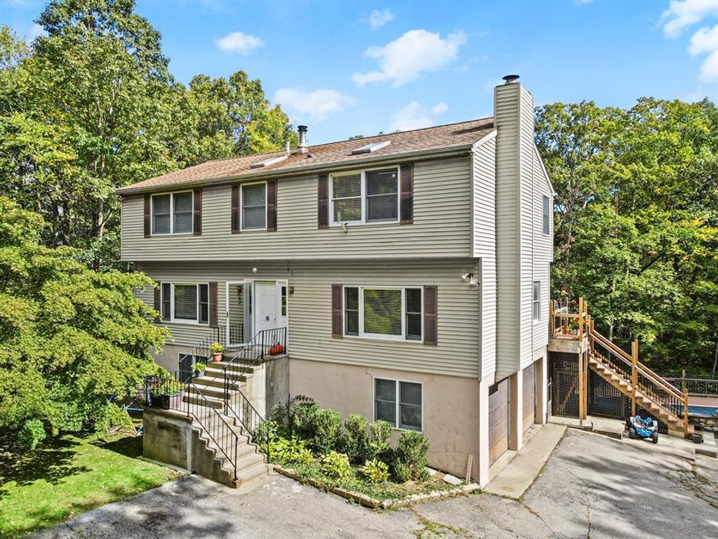 Luxury House for sale in Lake Peekskill, New York 129627263