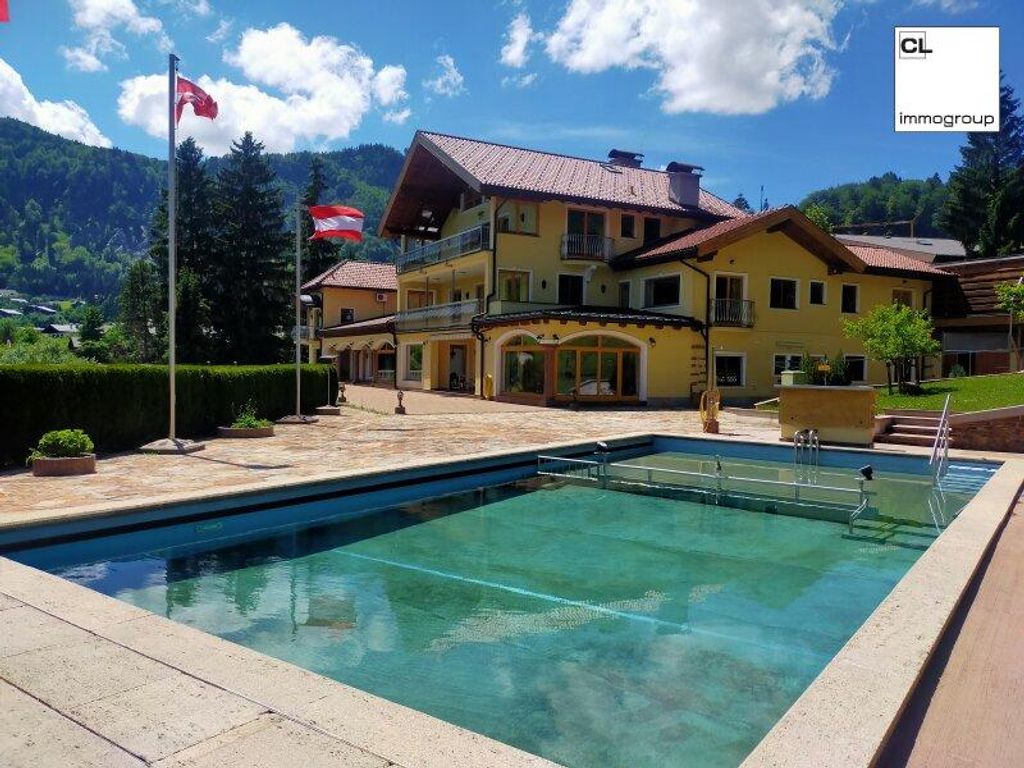 9 room luxury Villa for sale in Sankt Gilgen, Austria 128643646