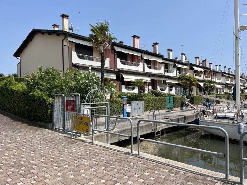 5 room luxury House for sale in Aprilia Marittima, Italy