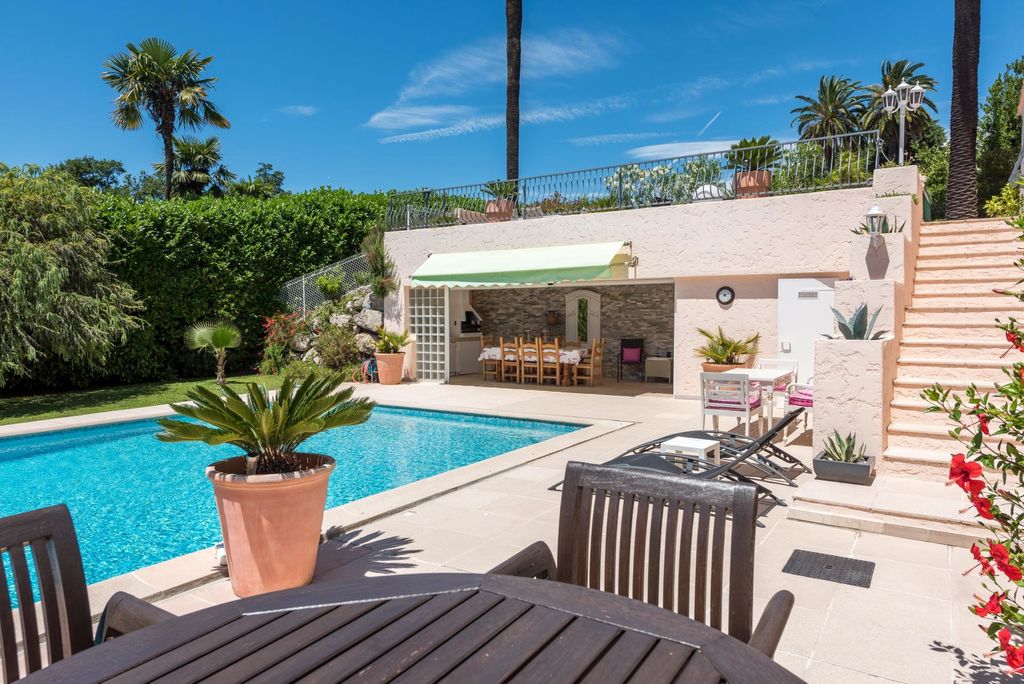 8 room luxury Villa for sale in JuanlesPins, French Riviera