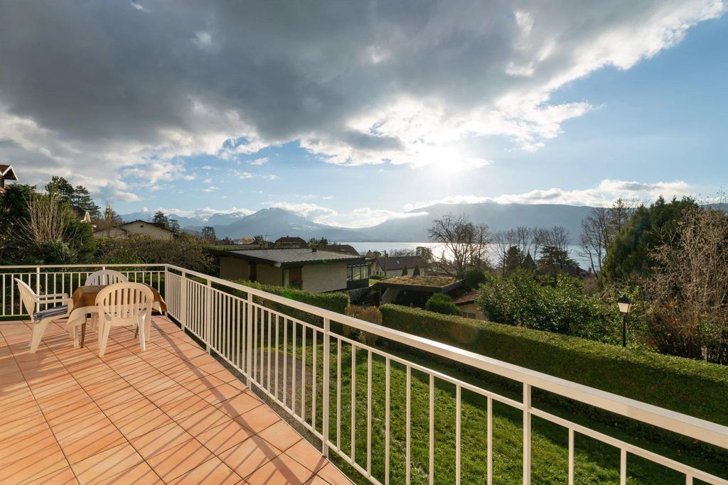 6 room luxury Villa for sale in VeyrierduLac, AuvergneRhôneAlpes