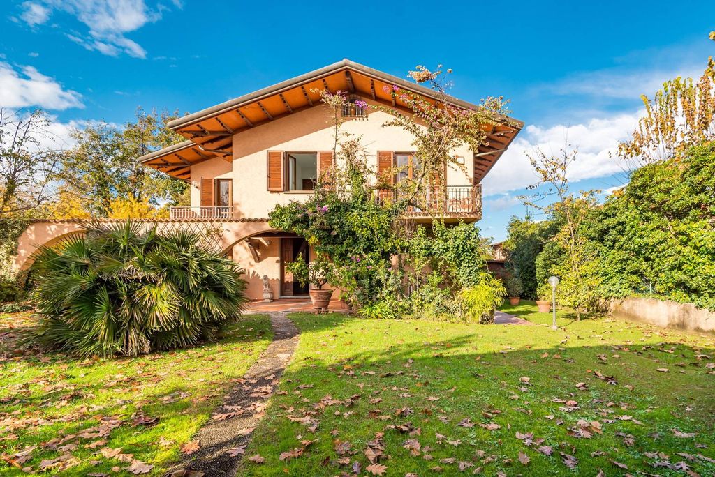 Prestigiosa villa di 400 mq in vendita, Via S. Allende, Forte dei Marmi, Lucca, Toscana