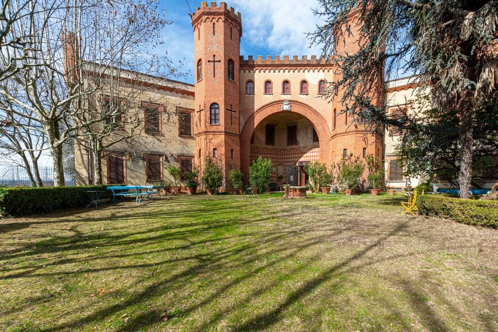 Castello in vendita - Via Roma, Baldissero d'Alba, Piemonte