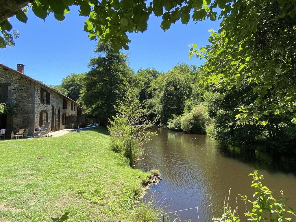 Villa de luxe de 20 pièces en vente SavignacdeNontron, France