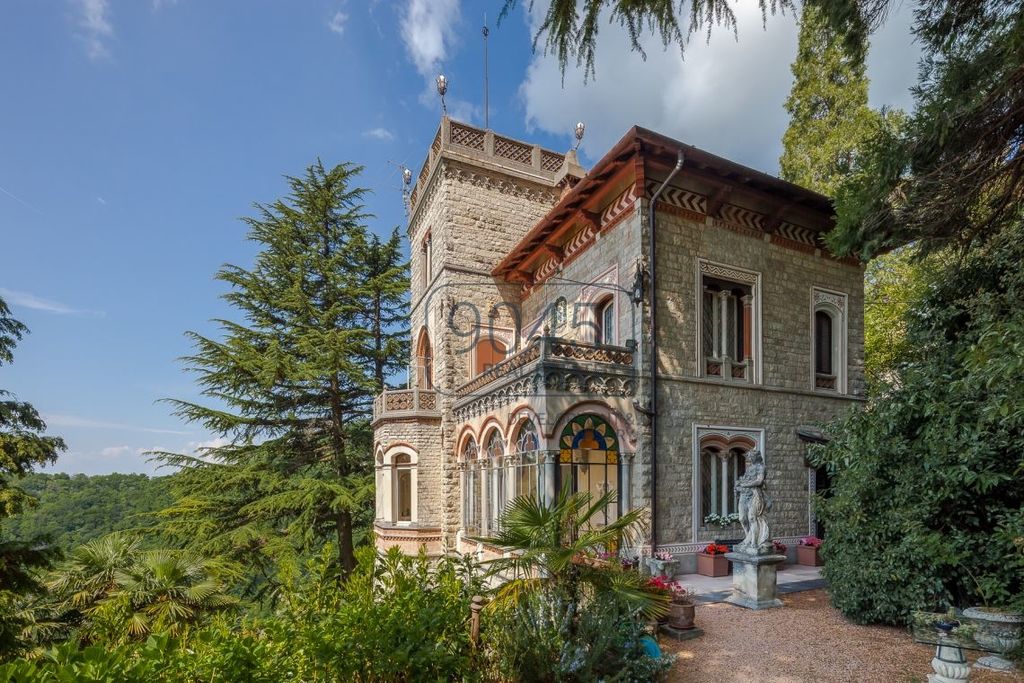 Prestigiosa villa di 300 mq in vendita, Varese, Italia
