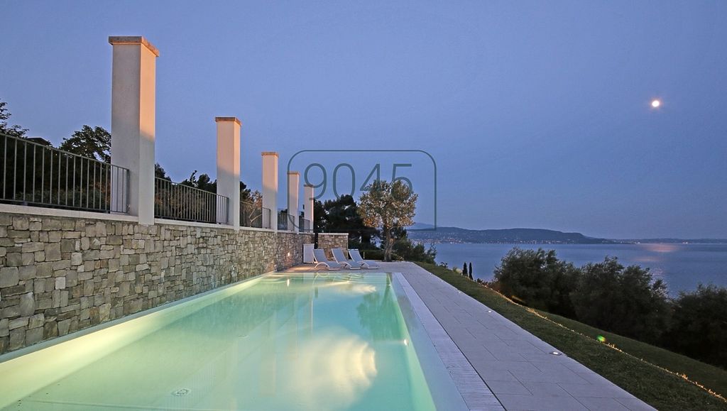Villa di 262 mq in vendita Gardone Riviera, Italia
