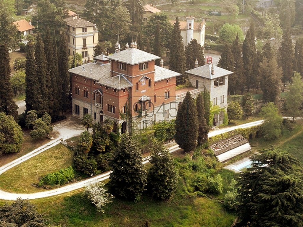 Prestigiosa villa di 2500 mq in vendita, Gavirate, Italia
