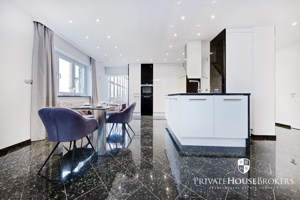 4 bedroom luxury Apartment for sale in Podchorążych, Katowice, Silesian