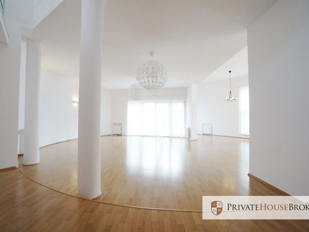 7 room luxury House for sale in al. Kasztanowa, Kraków, Lesser Poland