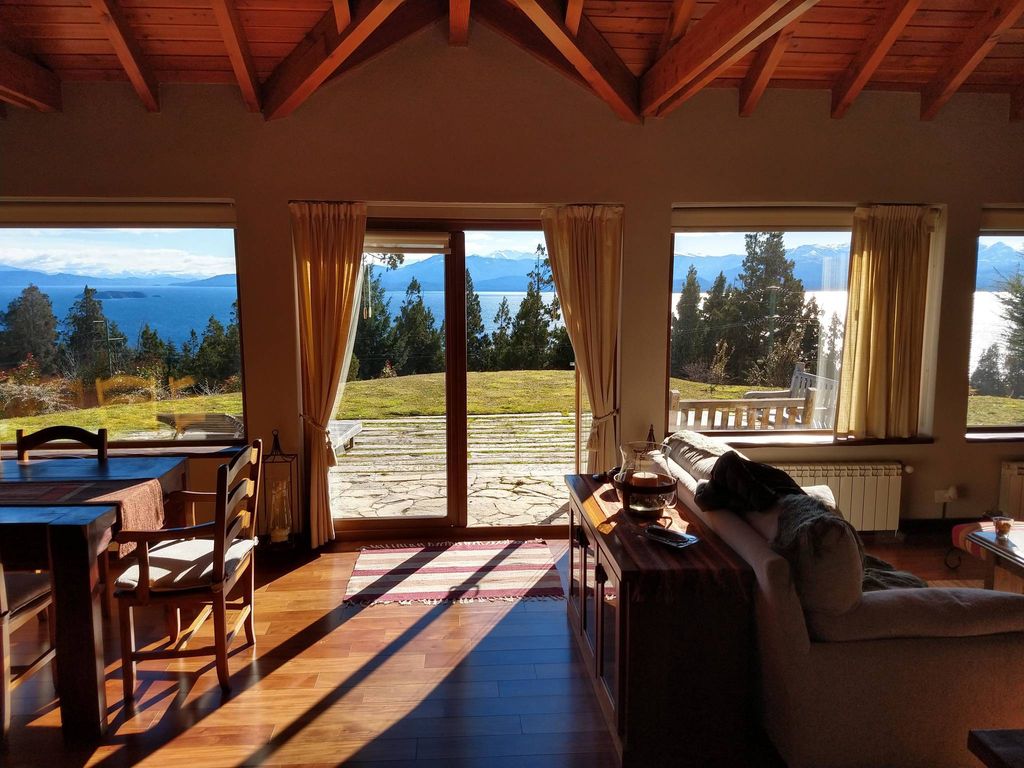 Luxury House in Bustillo Km 16, San Carlos de Bariloche, Departamento