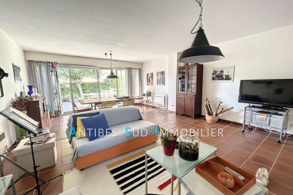 3 room luxury Villa for sale in GolfeJuan, France 128143174