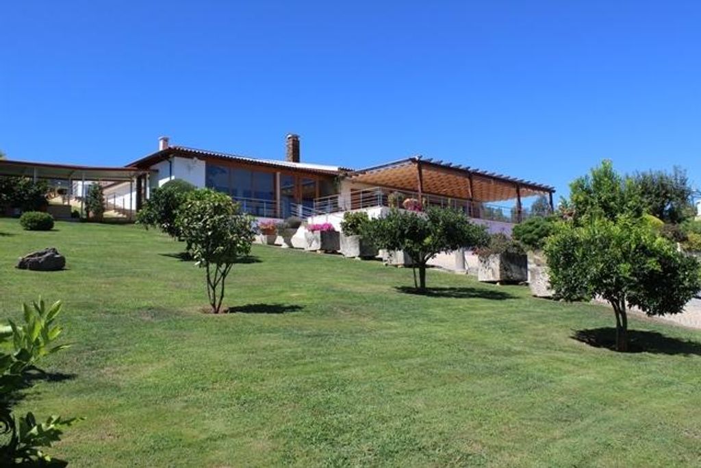 4 room luxury Villa for sale in Vila Cova de Alva, Portugal 127878661