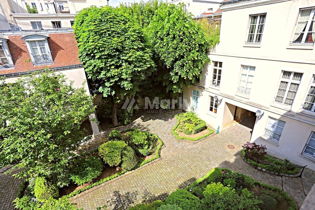 3 room luxury Apartment for sale in Beaubourg, Marais, Notre Dame Ile