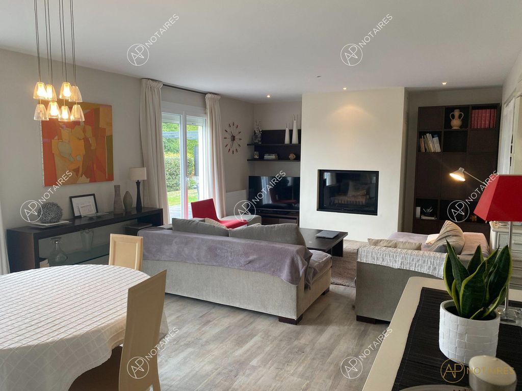 Maison de luxe de 4 chambres en vente à Liffré, France 127996909