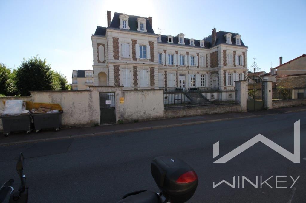 Edificio de lujo en venta CorbeilEssonnes, Francia 129021659