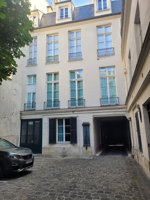 2 bedroom luxury Apartment for sale in ChampsElysées, Madeleine