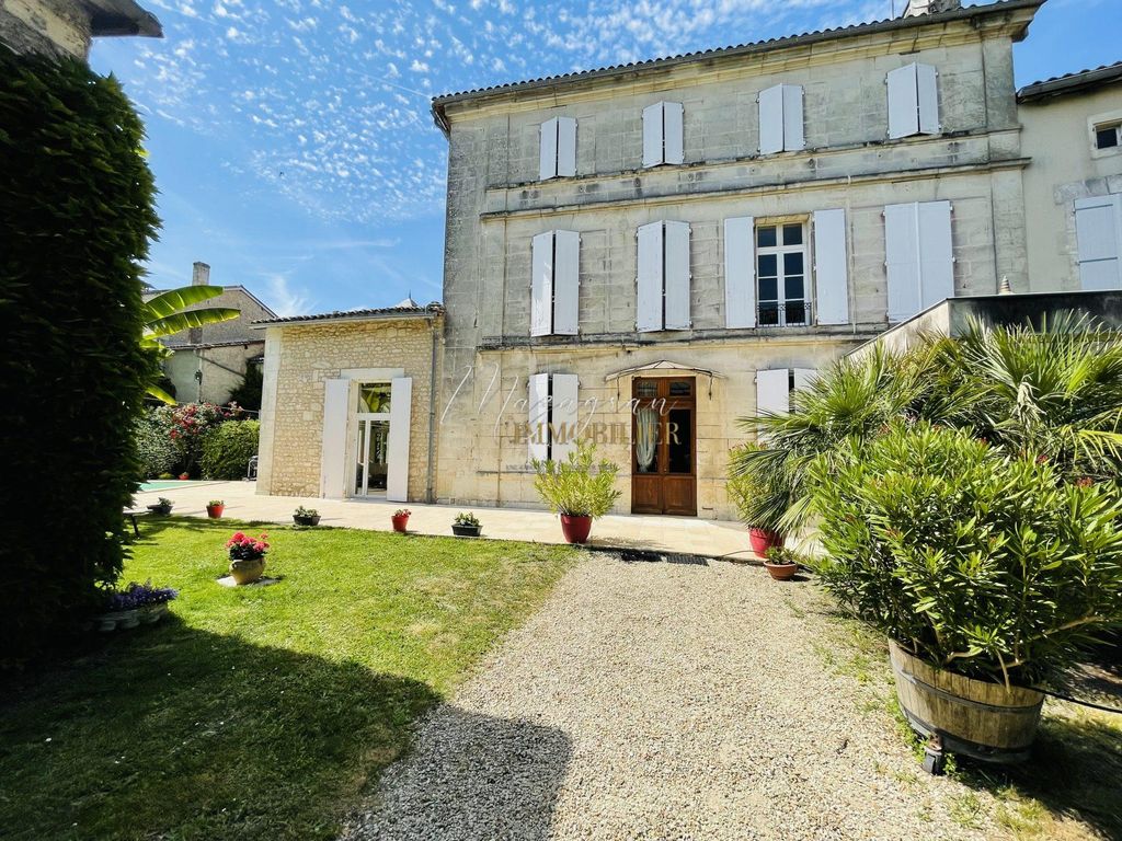 Maison de luxe en vente à BarbezieuxSaintHilaire, NouvelleAquitaine