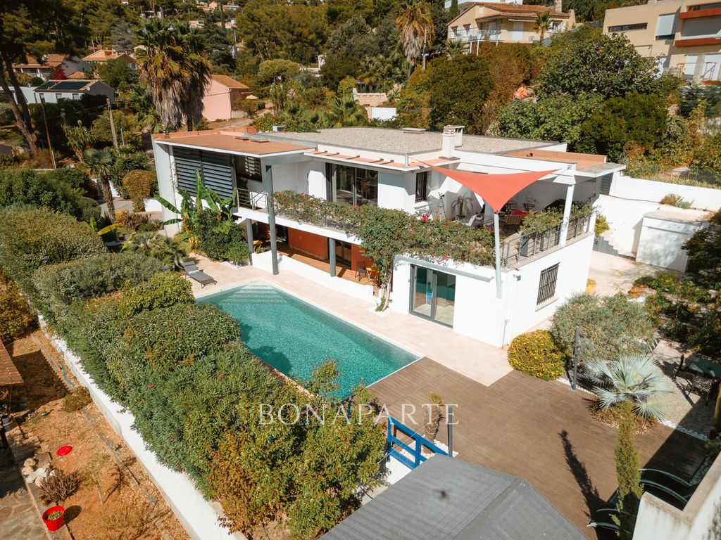 Luxury Villa For Sale In Carqueiranne, France - 129189322 ...