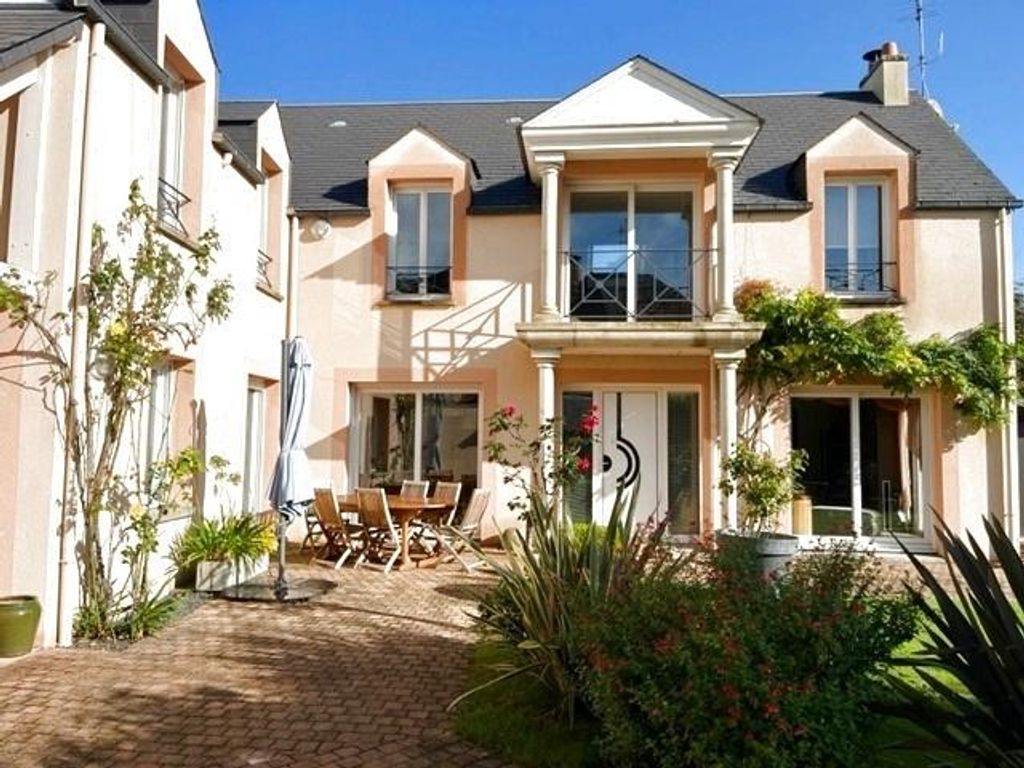 Maison de luxe en vente à Avranches, France 129325363