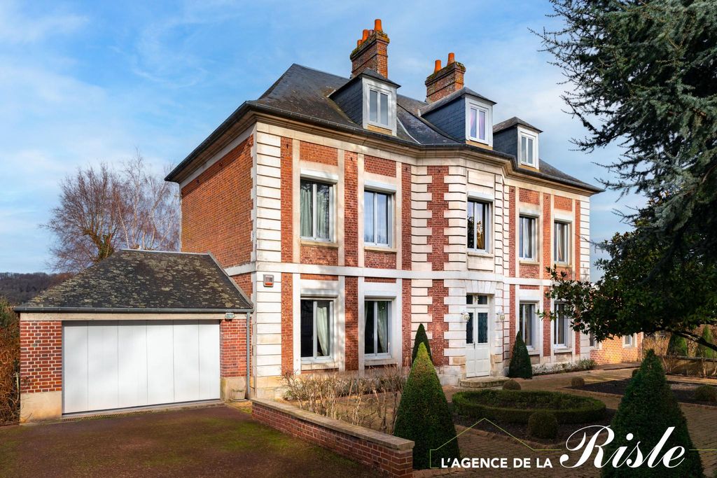 Maison de 7 chambres de luxe en vente à PontAudemer, Normandie