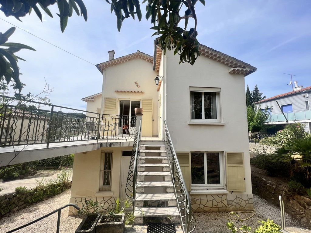 Maison de luxe en vente à Hyères, France 129325333